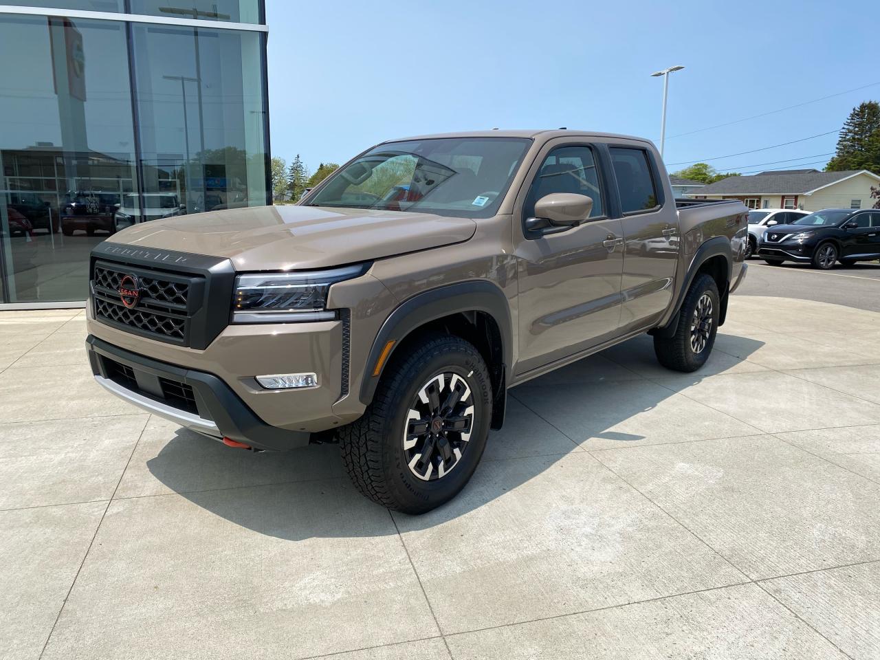 2023 Nissan Frontier Crew Cab PRO-4X LUXURY LUXURY PACKAGE