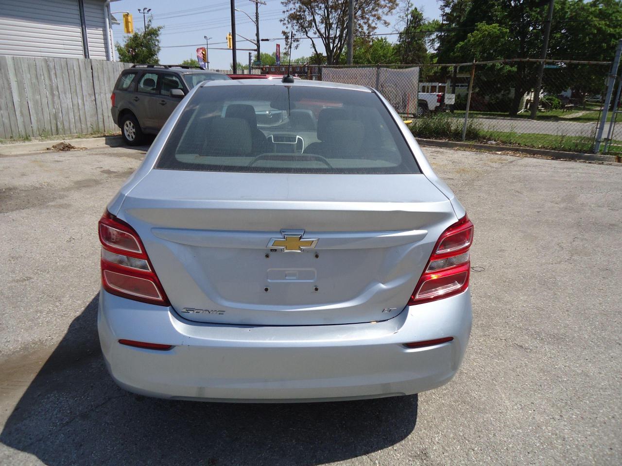2017 Chevrolet Sonic 4dr Sdn Auto LT Photo3