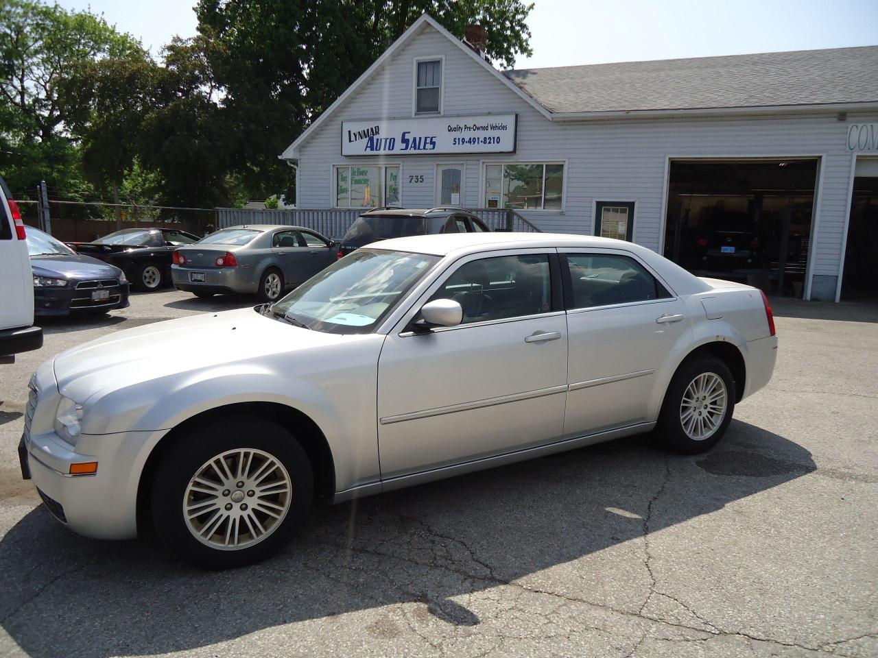 2009 Chrysler 300 4dr Sdn Touring RWD