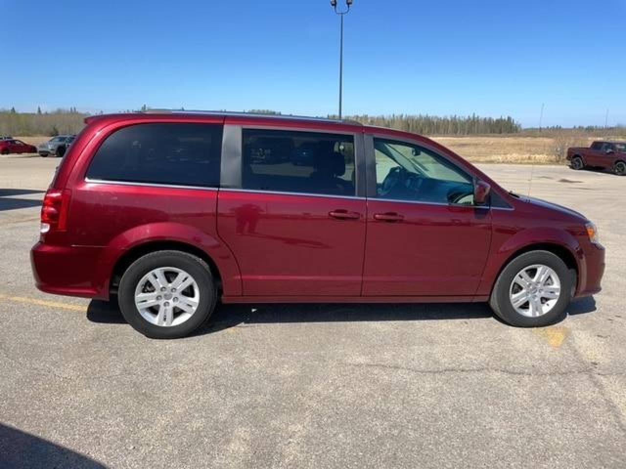 2018 Dodge Grand Caravan CREW,LEATHER,NAVIGATION,HEATED SEATS Photo2