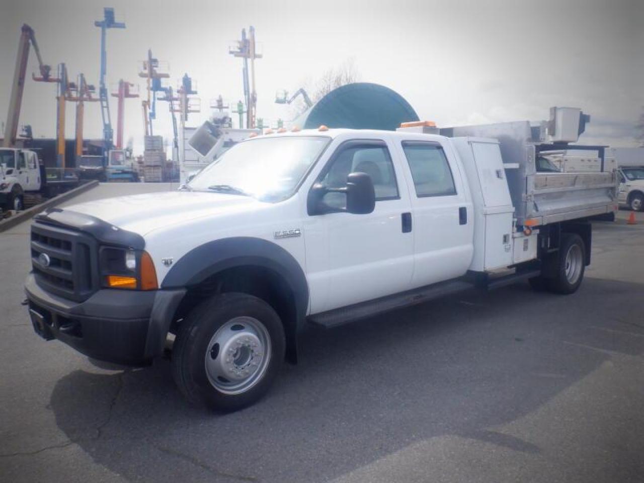 Used 2006 Ford F-550 Crew Cab 2WD Dump truck for sale in Burnaby, BC