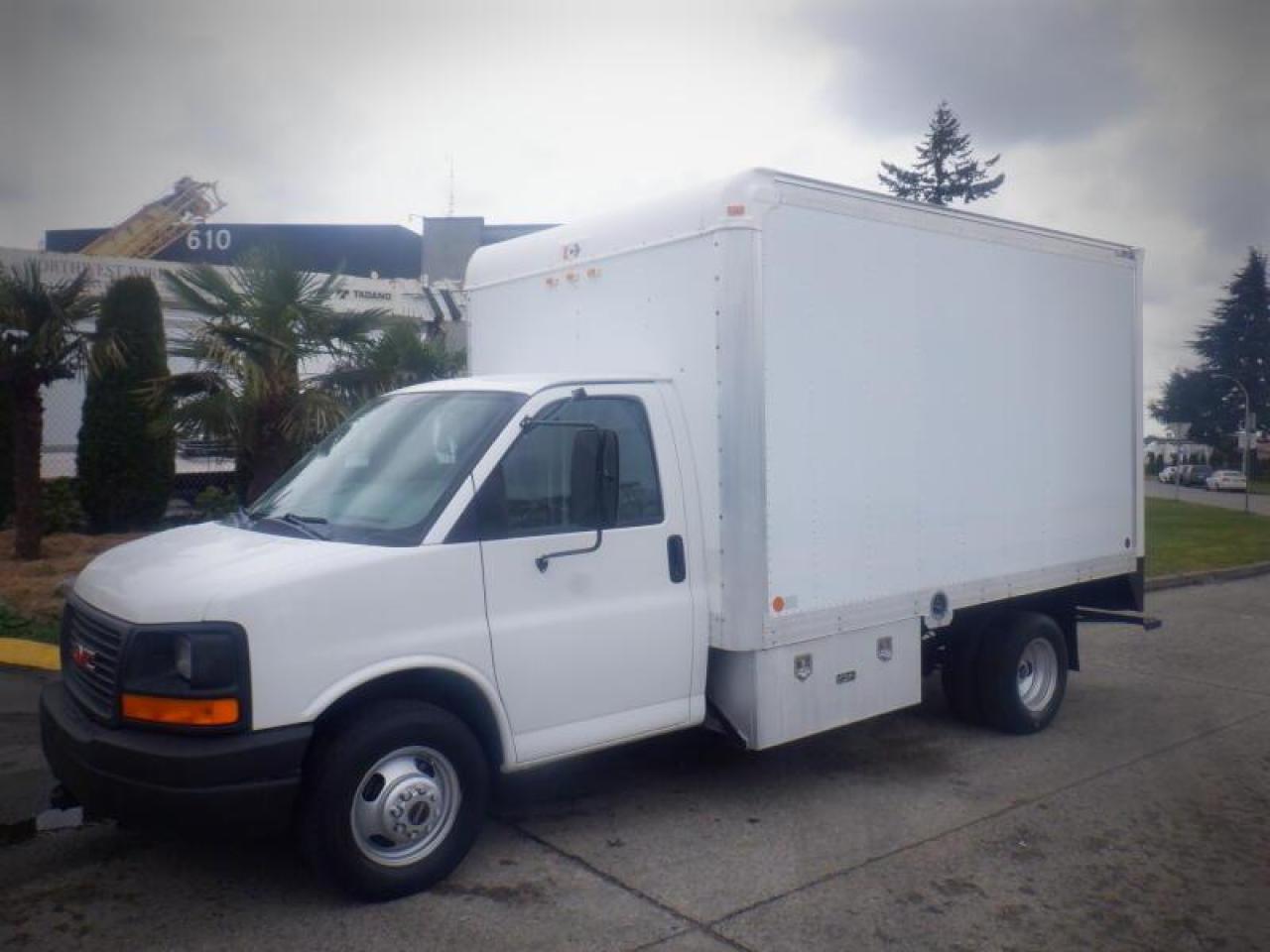 Used 2004 GMC Savana G3500 12 Foot Cube Van With Rear Shelving for sale in Burnaby, BC
