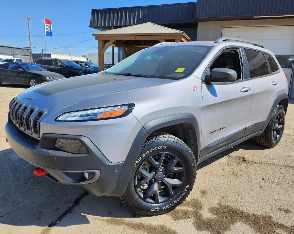 Used 2018 Jeep Cherokee Trailhawk PANORAMIC SUNROOF, REMOTE START, 4X4, REARVIEW CAMERA, LEATHER, HEATED SEATS for sale in Saskatoon, SK