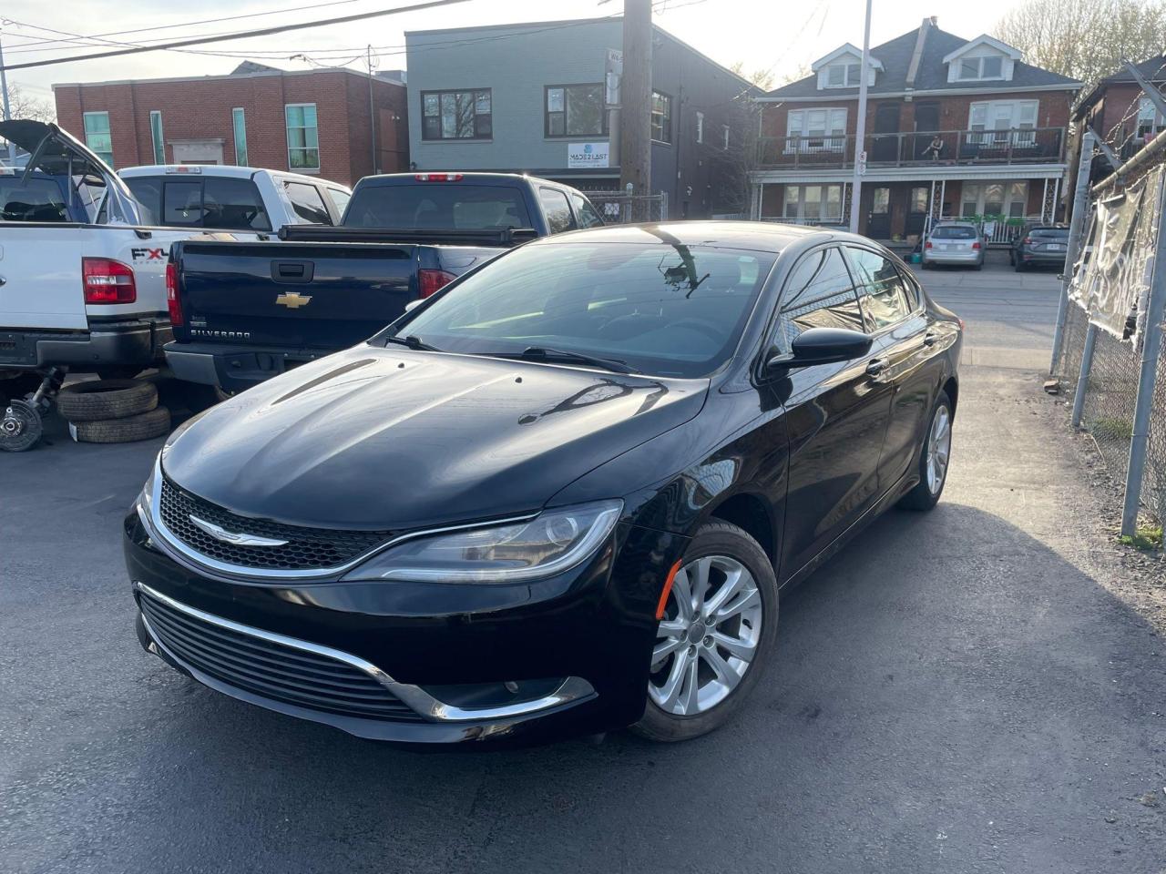2016 Chrysler 200 Limited *VERY LOW KM, NAV, BACKUP CAMERA* - Photo #1
