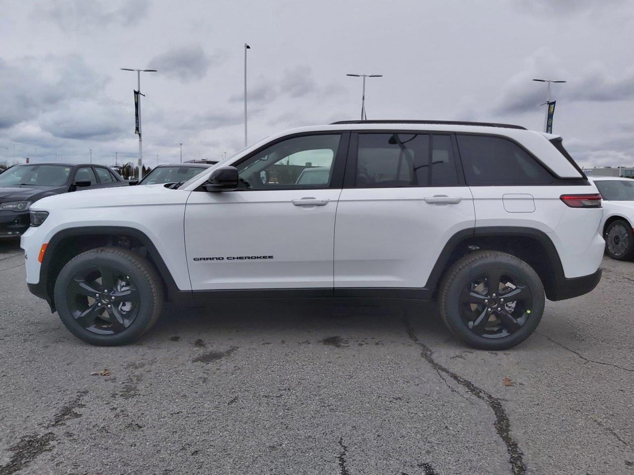 2023 Jeep Grand Cherokee Limited Photo3