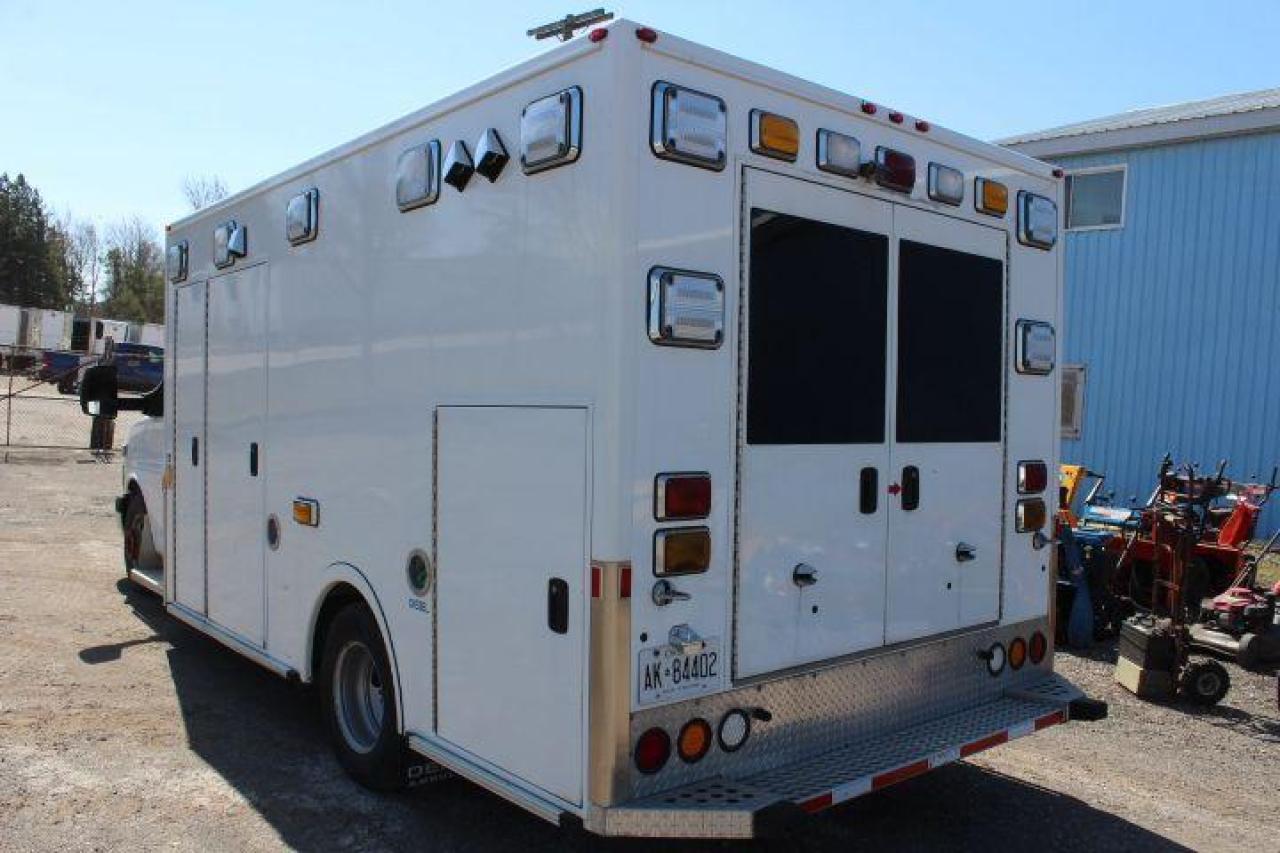 2015 Chevrolet Express  Photo3