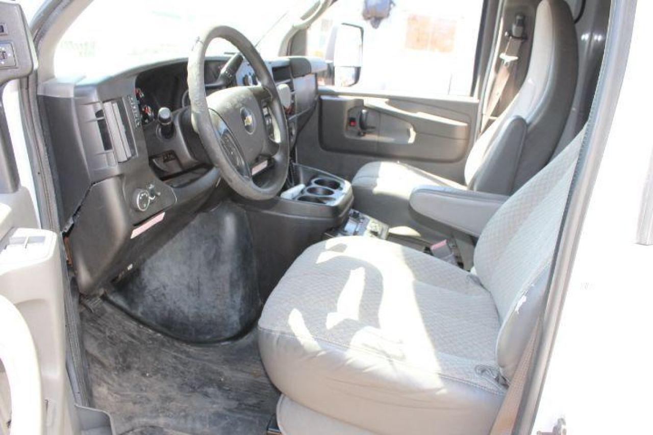 2015 Chevrolet Express  Photo4