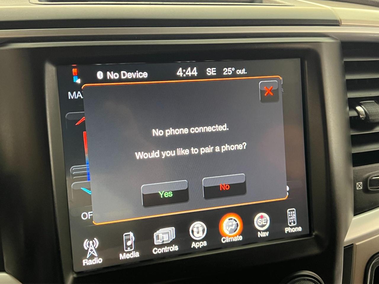2016 RAM 1500 SLT CREW 5.7L V8+GPS+Camera+RMT Start+CLEAN CARFAX - Photo #35