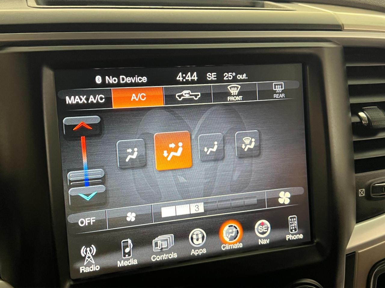 2016 RAM 1500 SLT CREW 5.7L V8+GPS+Camera+RMT Start+CLEAN CARFAX Photo99