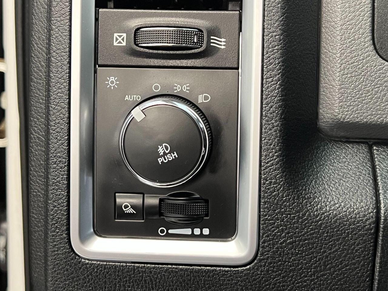 2016 RAM 1500 SLT CREW 5.7L V8+GPS+Camera+RMT Start+CLEAN CARFAX - Photo #49
