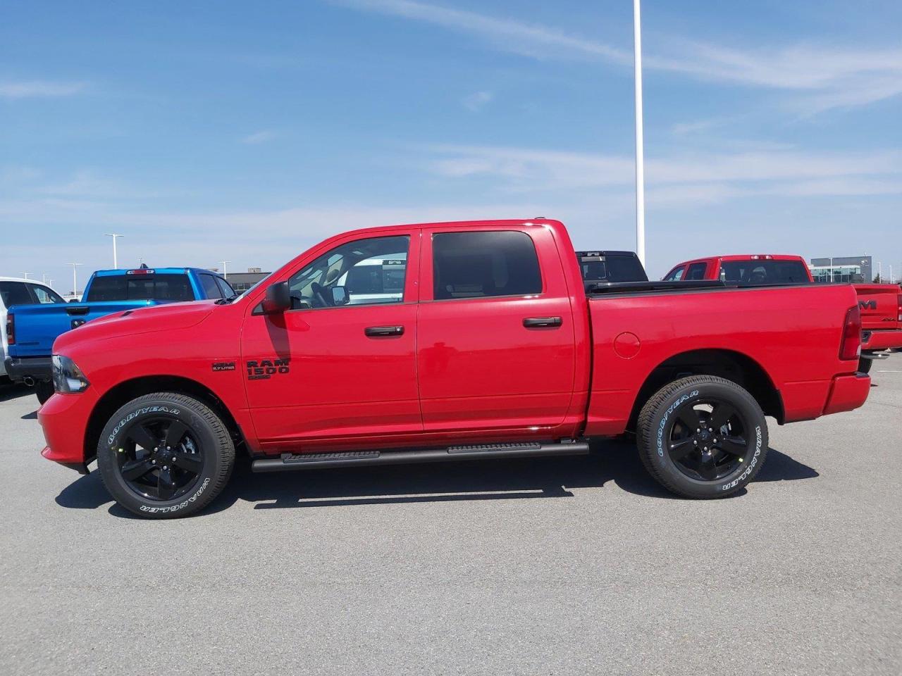 2023 RAM 1500 Classic TRADESMAN Photo3
