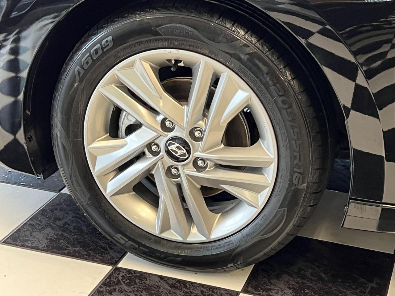 2019 Hyundai Elantra Preferred+ApplePlay+Camera+Blind Spot+CLEAN CARFAX Photo115