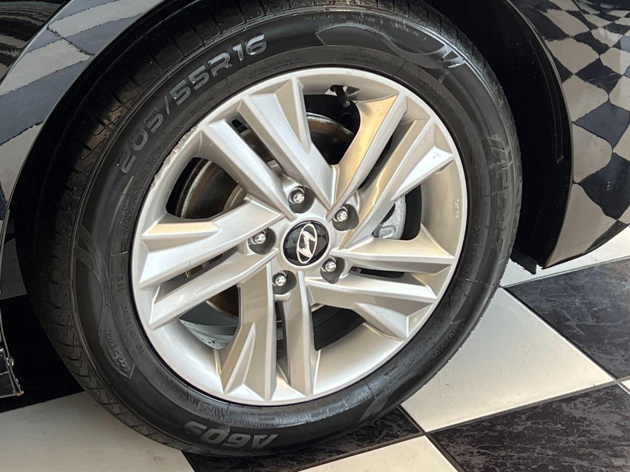 2019 Hyundai Elantra Preferred+ApplePlay+Camera+Blind Spot+CLEAN CARFAX Photo118