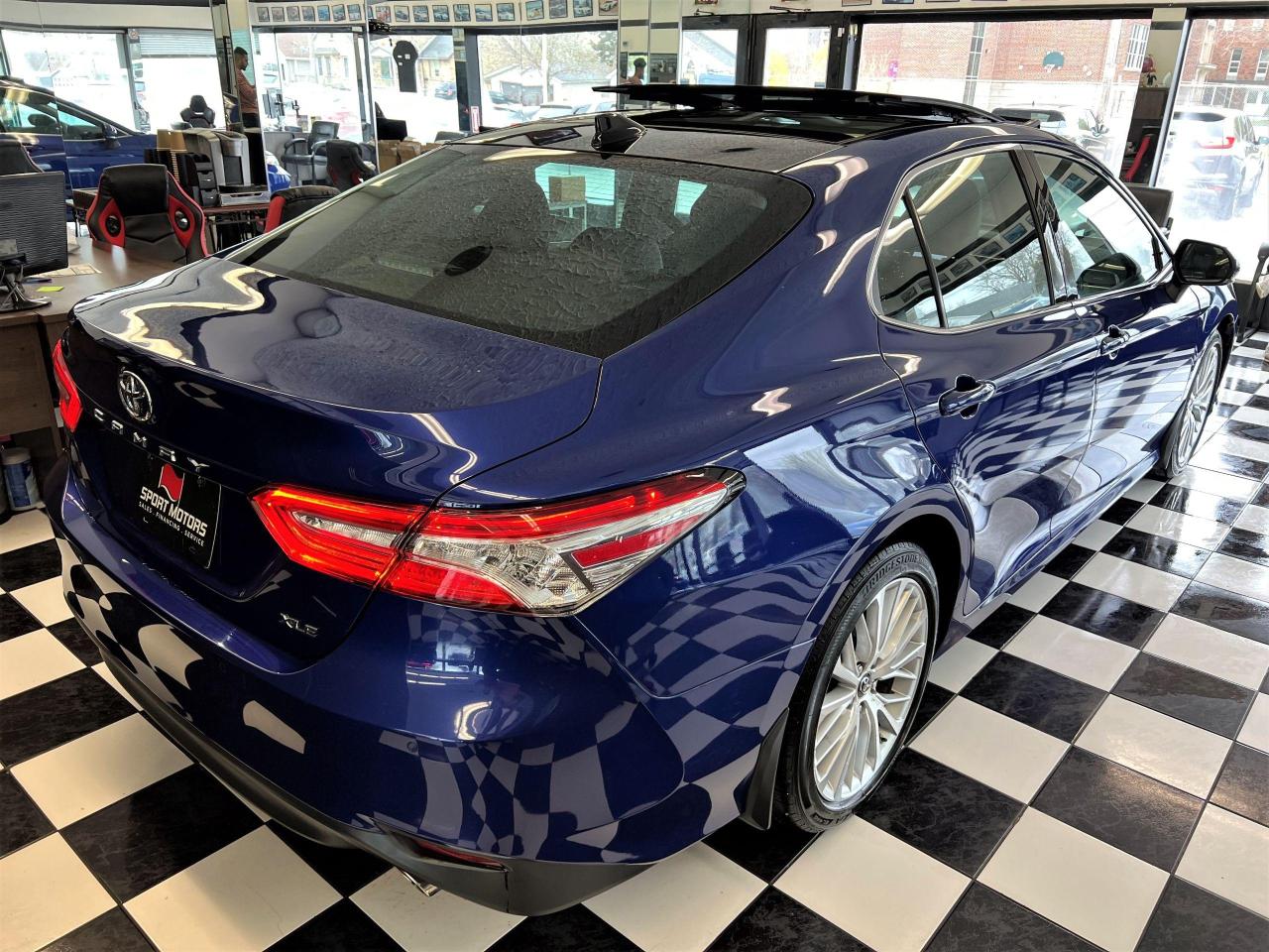 2018 Toyota Camry XLE+Leather+PanoRoof+LEDs+Blind Spot+CLEAN CARFAX - Photo #4