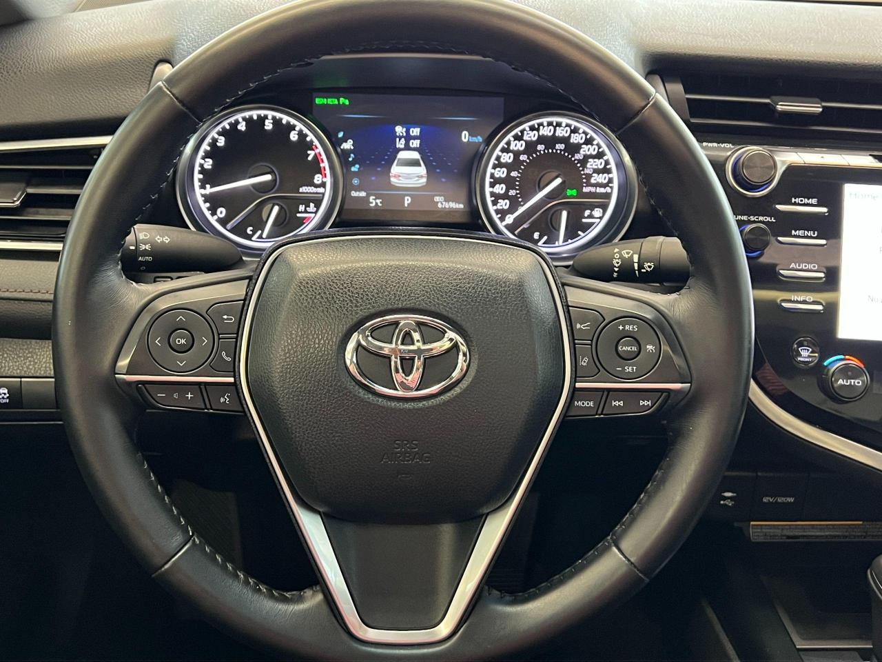 2018 Toyota Camry XLE+Leather+PanoRoof+LEDs+Blind Spot+CLEAN CARFAX Photo81