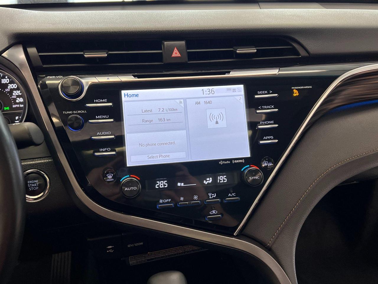 2018 Toyota Camry XLE+Leather+PanoRoof+LEDs+Blind Spot+CLEAN CARFAX Photo82