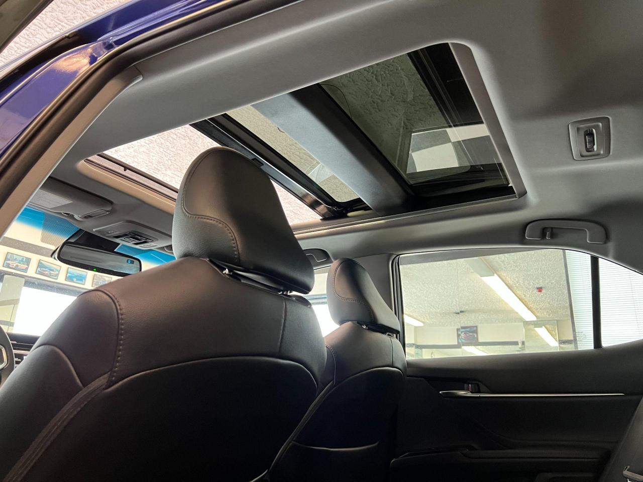 2018 Toyota Camry XLE+Leather+PanoRoof+LEDs+Blind Spot+CLEAN CARFAX Photo84