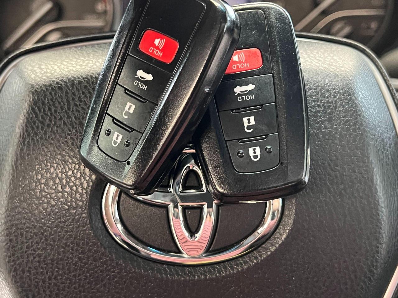 2018 Toyota Camry XLE+Leather+PanoRoof+LEDs+Blind Spot+CLEAN CARFAX Photo89