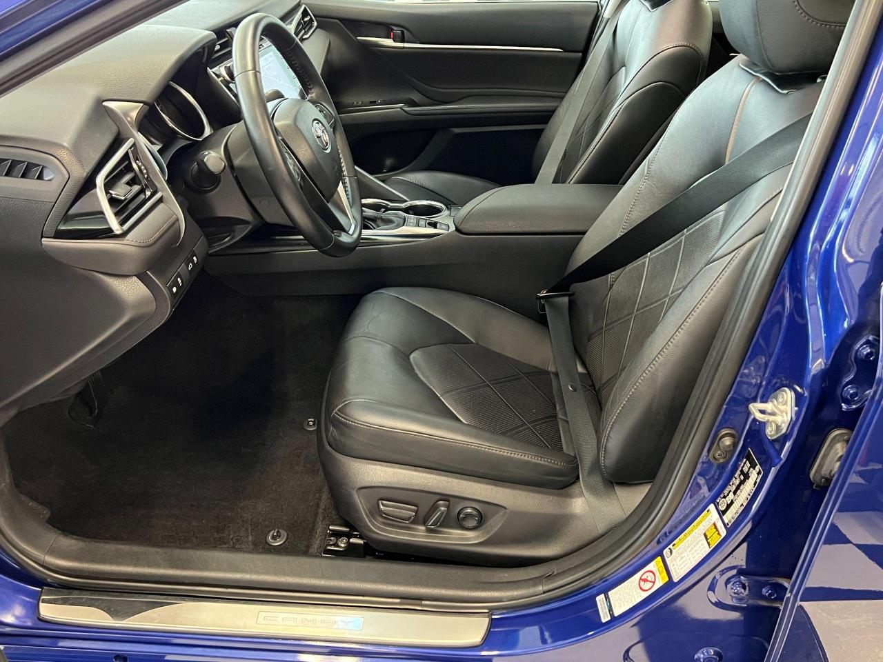 2018 Toyota Camry XLE+Leather+PanoRoof+LEDs+Blind Spot+CLEAN CARFAX - Photo #20