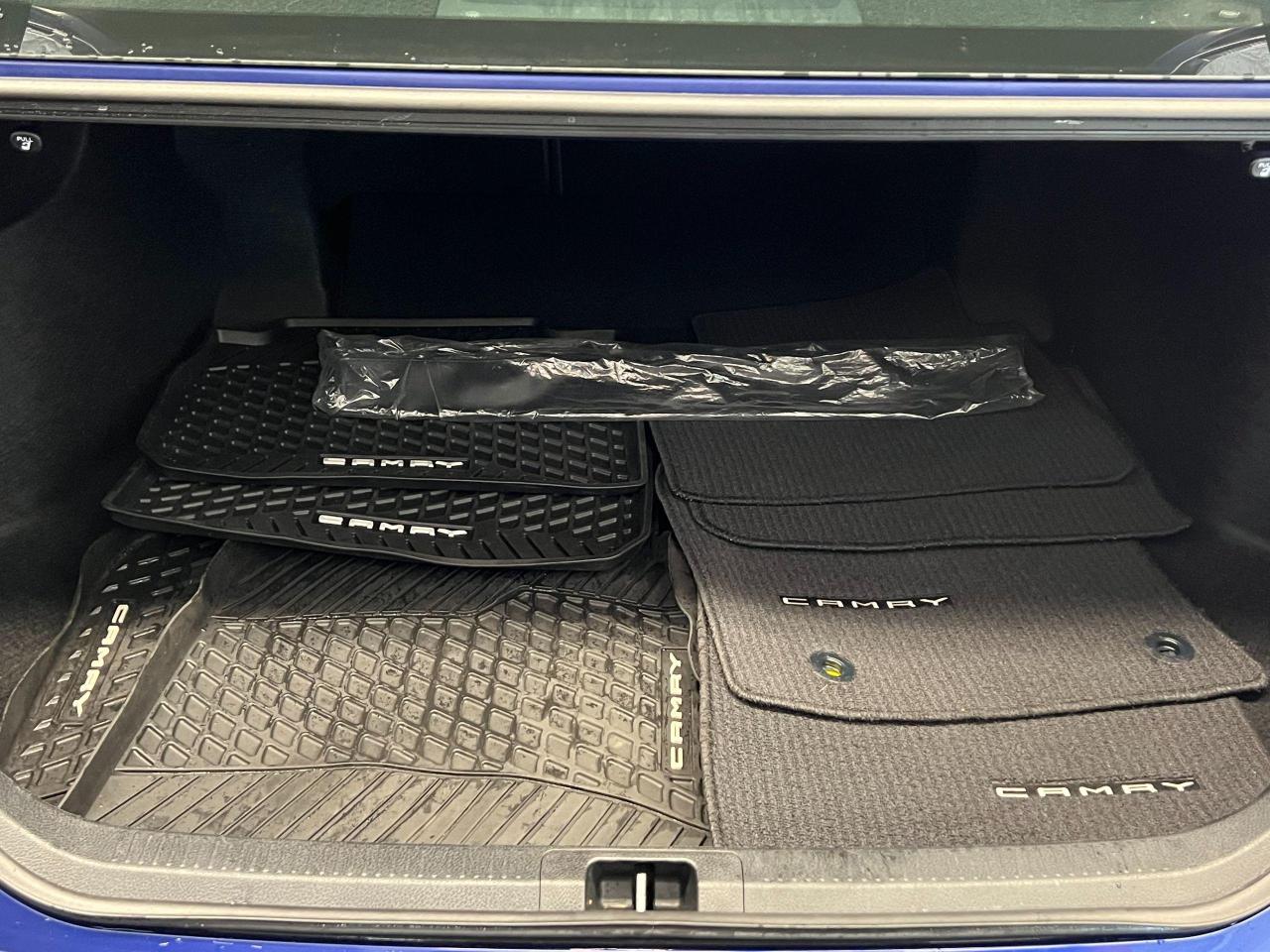 2018 Toyota Camry XLE+Leather+PanoRoof+LEDs+Blind Spot+CLEAN CARFAX Photo99