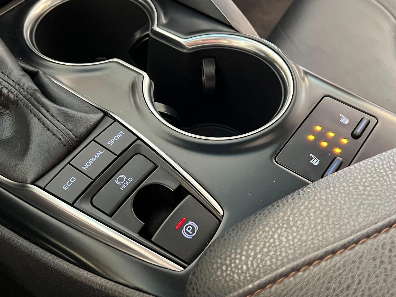 2018 Toyota Camry XLE+Leather+PanoRoof+LEDs+Blind Spot+CLEAN CARFAX - Photo #39