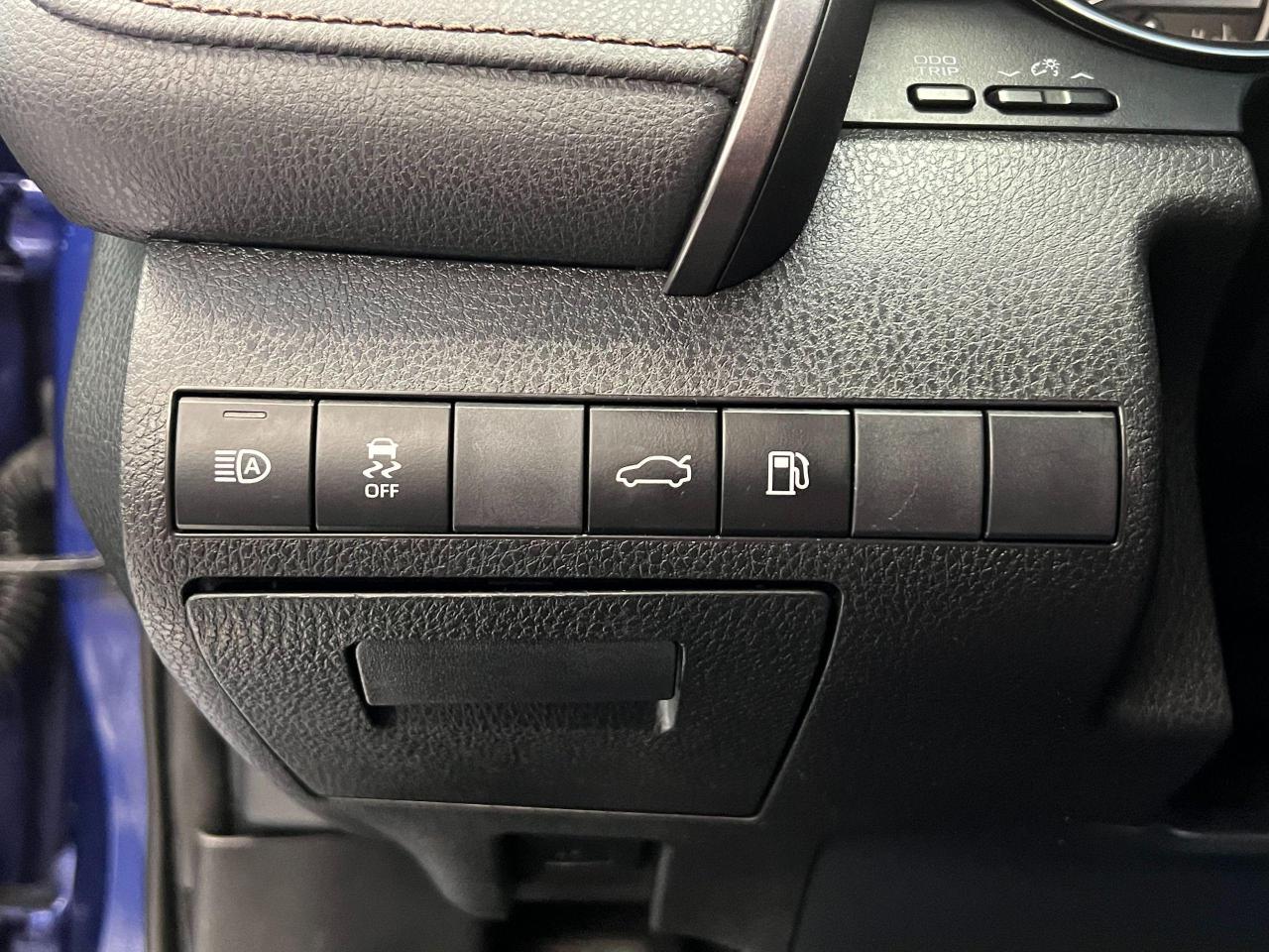 2018 Toyota Camry XLE+Leather+PanoRoof+LEDs+Blind Spot+CLEAN CARFAX Photo124