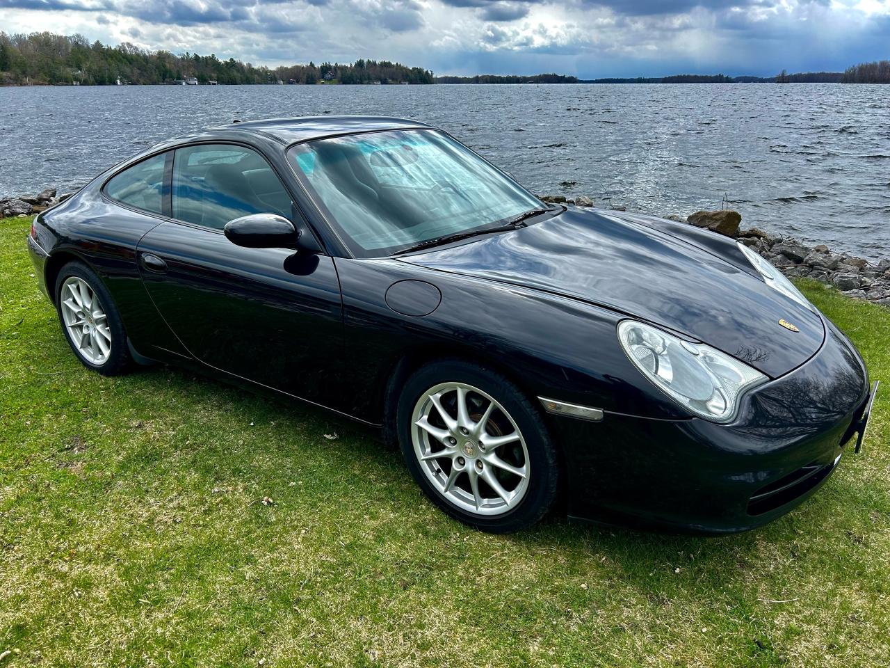 2004 Porsche 911 WITH ONLY 69100 KM 6 SPEED MANUAL - Photo #2