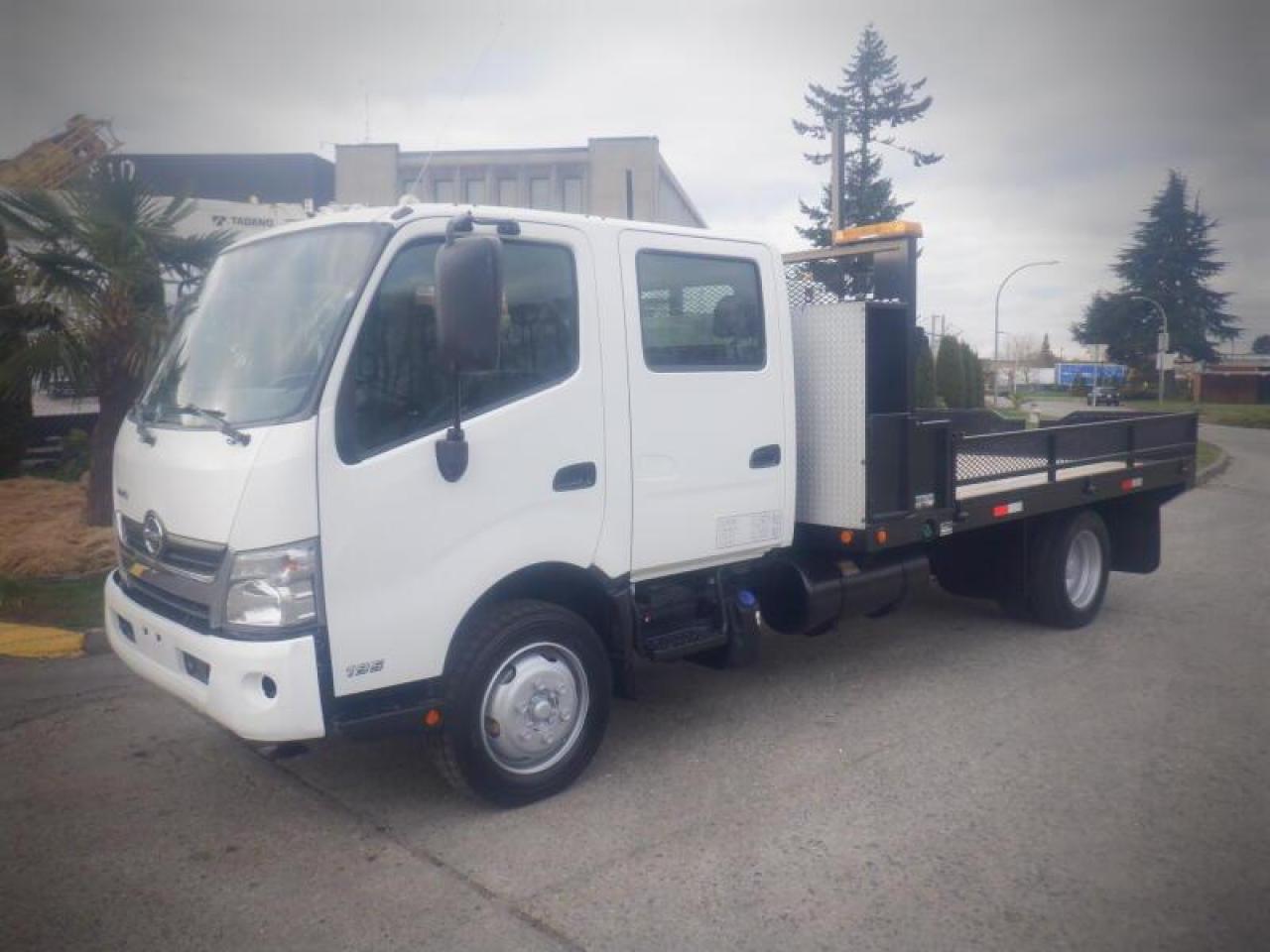 Used 2019 Hino 195 12 Foot Flat Deck Crew Cab Diesel for sale in Burnaby, BC