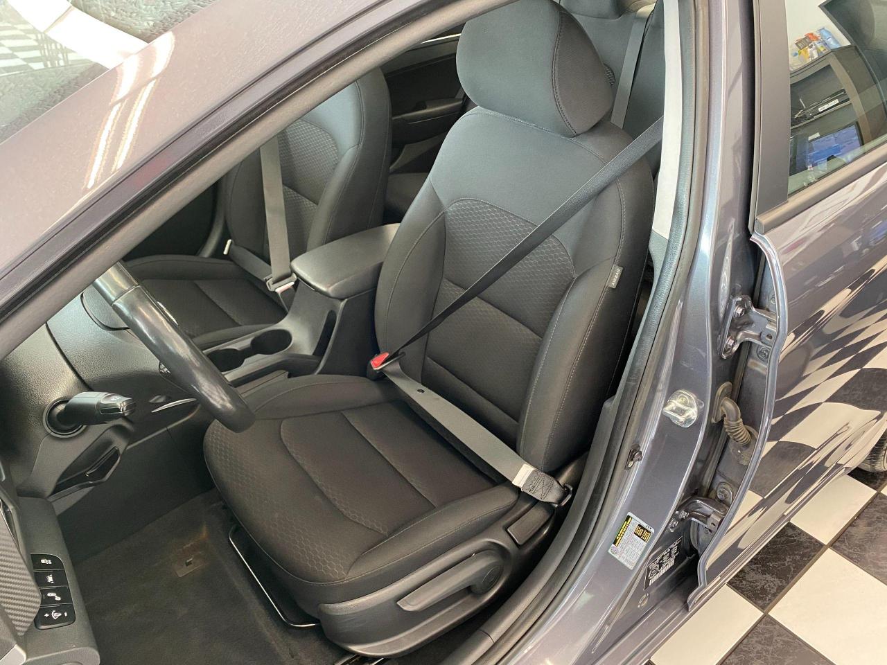 2020 Hyundai Elantra Preferred w/Sun+Safety+New Tires+CLEAN CARFAX - Photo #20