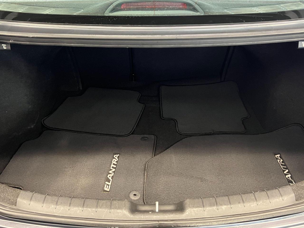 2020 Hyundai Elantra Preferred w/Sun+Safety+New Tires+CLEAN CARFAX - Photo #27