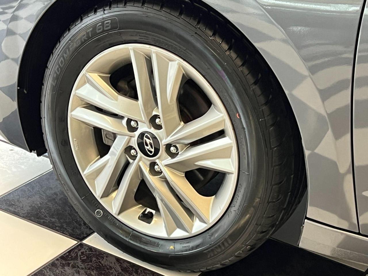 2020 Hyundai Elantra Preferred w/Sun+Safety+New Tires+CLEAN CARFAX - Photo #59