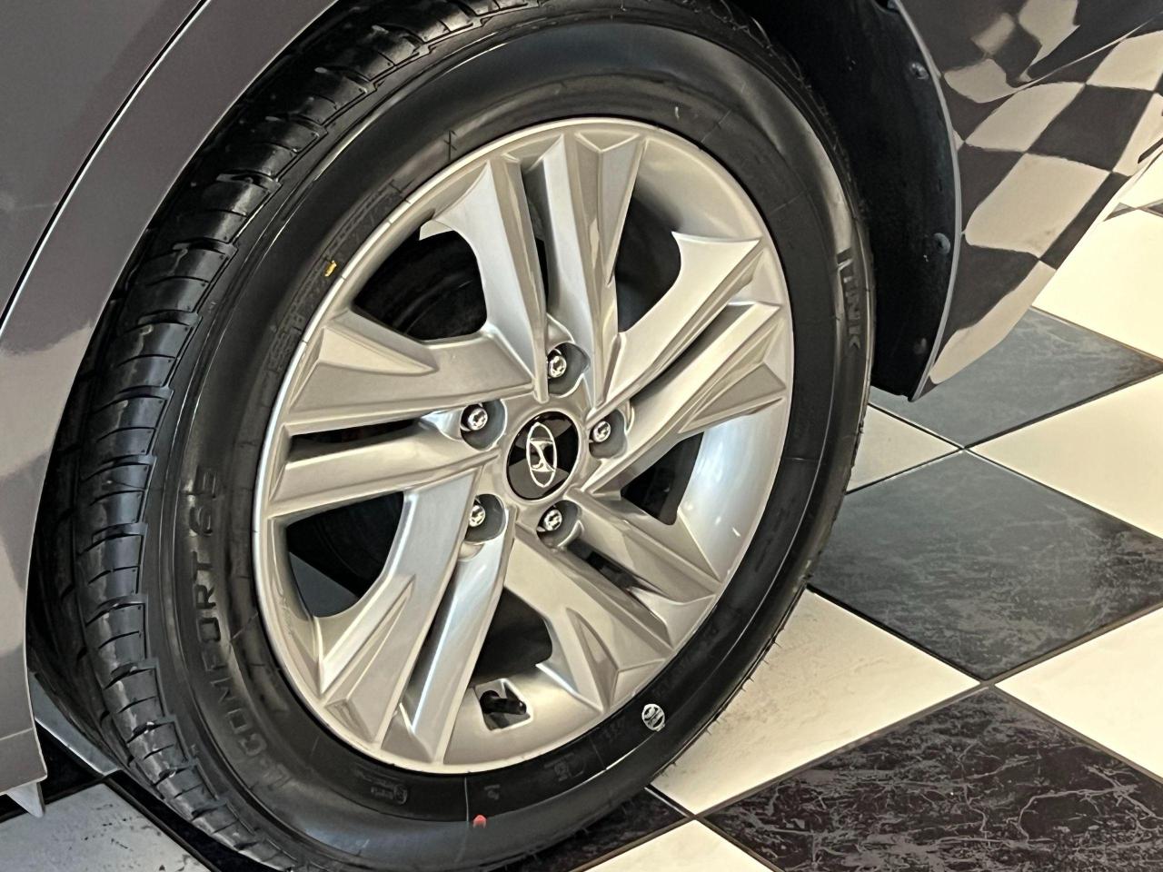 2020 Hyundai Elantra Preferred w/Sun+Safety+New Tires+CLEAN CARFAX Photo130
