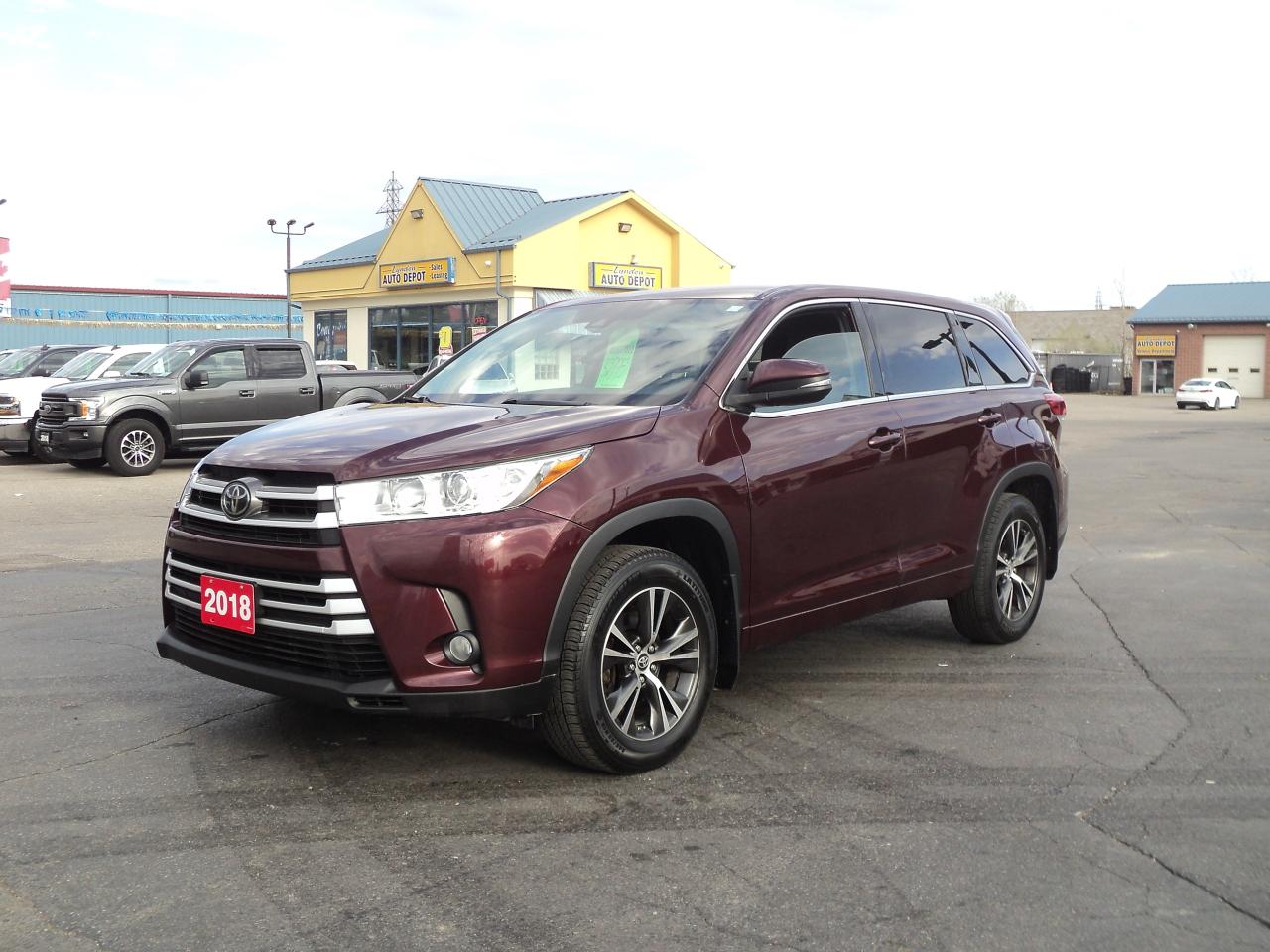 2018 Toyota Highlander LE AWD 8Seater 3.5L HeatedSeats BackUpCam