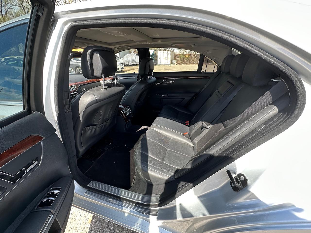 2009 Mercedes-Benz S-Class 4dr Sdn 5.5L V8 4MATIC Photo