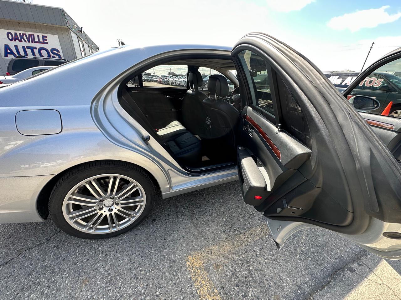 2009 Mercedes-Benz S-Class 4dr Sdn 5.5L V8 4MATIC Photo