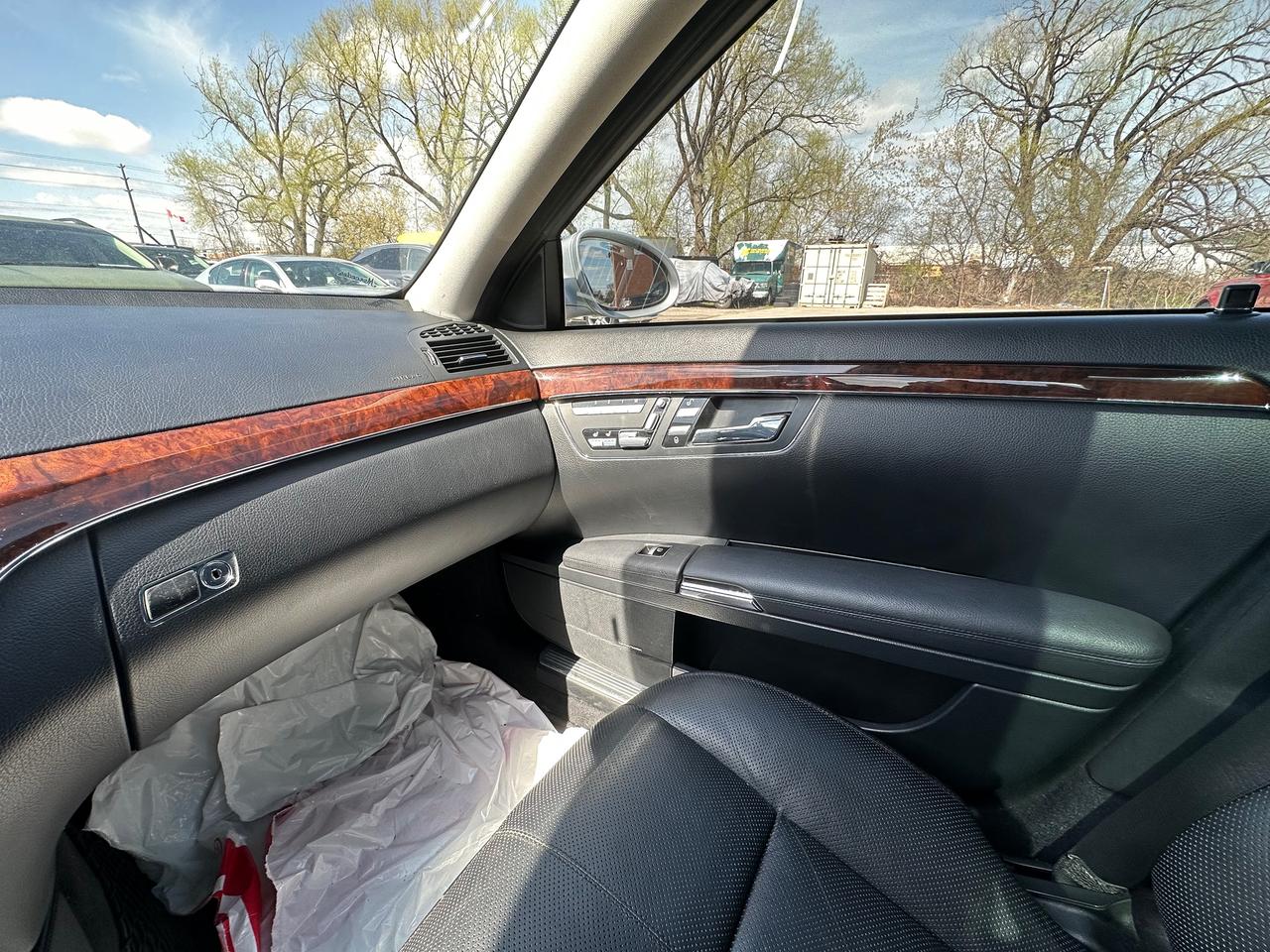 2009 Mercedes-Benz S-Class 4dr Sdn 5.5L V8 4MATIC Photo