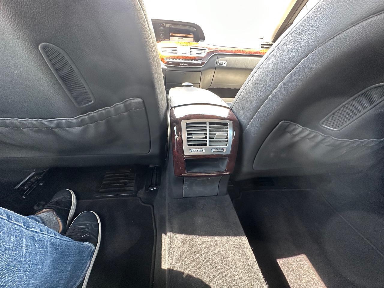 2009 Mercedes-Benz S-Class 4dr Sdn 5.5L V8 4MATIC Photo