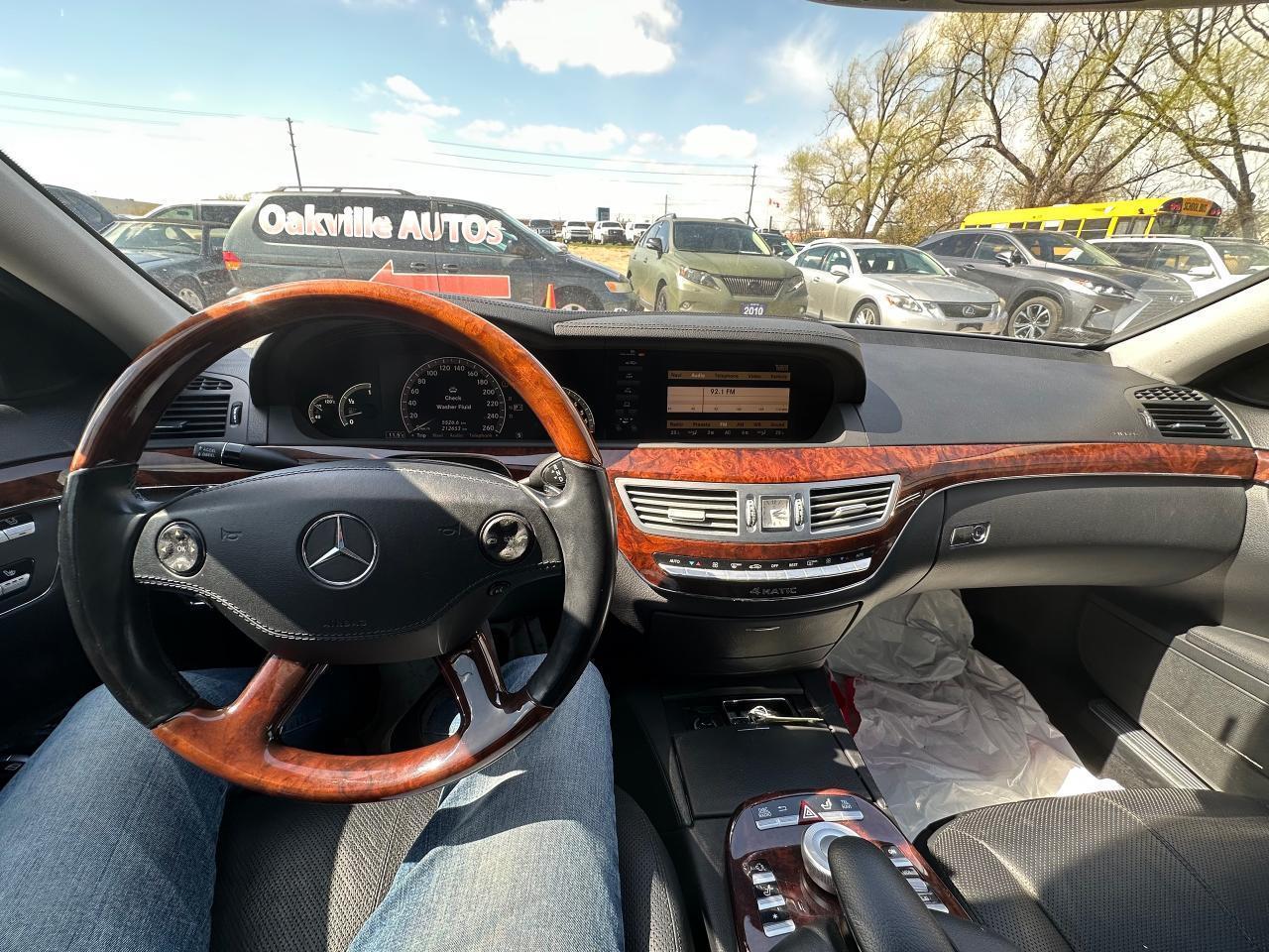 2009 Mercedes-Benz S-Class 4dr Sdn 5.5L V8 4MATIC Photo