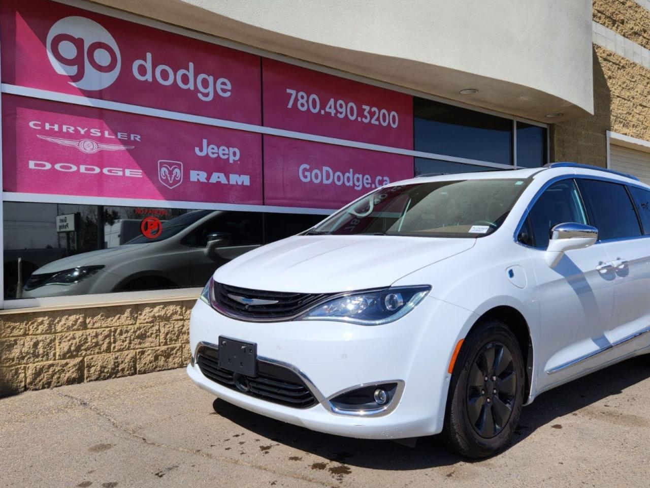 Used 2018 Chrysler Pacifica Hybrid for sale in Edmonton, AB