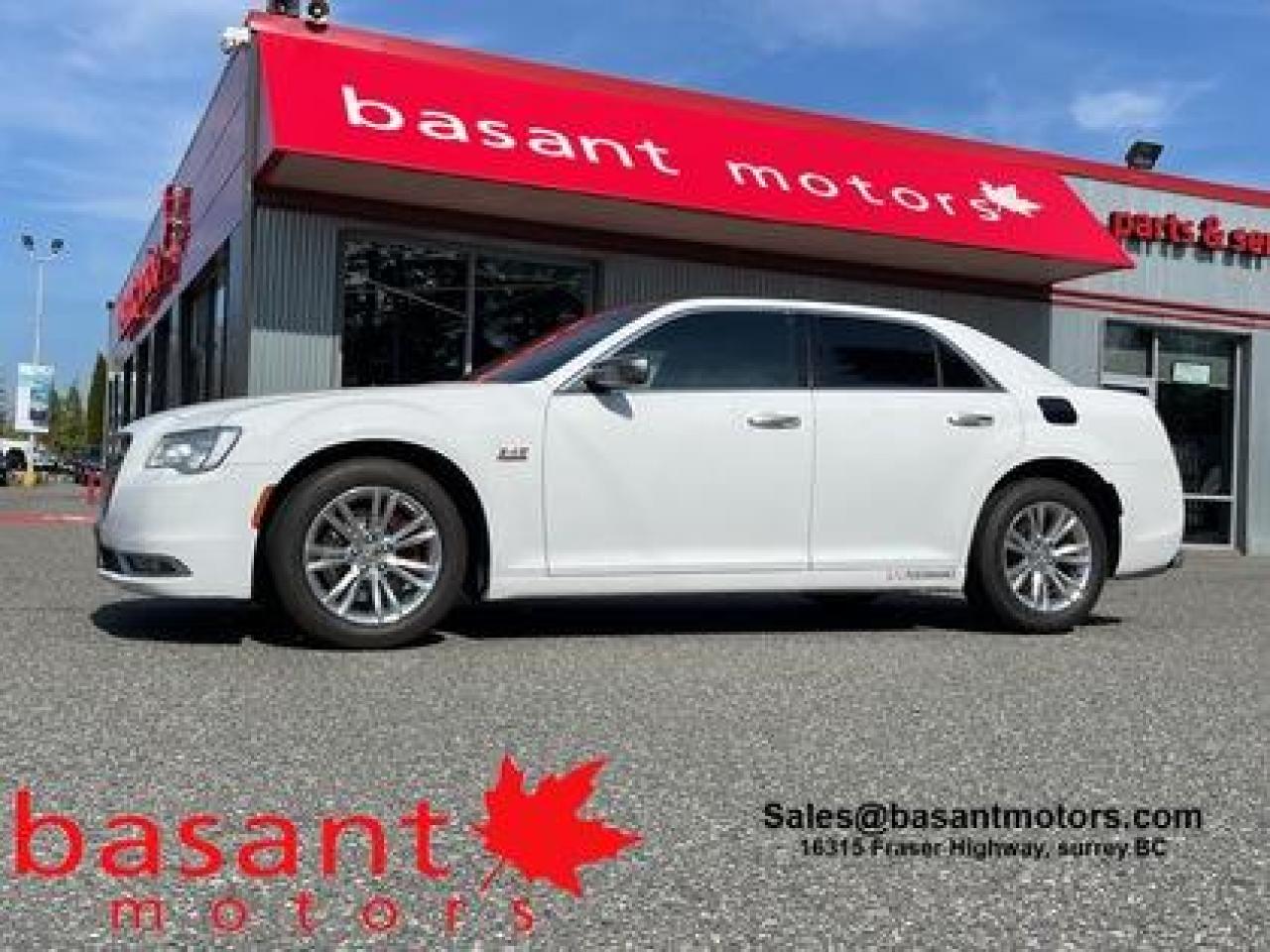 Used 2018 Chrysler 300 C, Hemi, PanoRoof, Backup Camera, Leather!! for sale in Surrey, BC