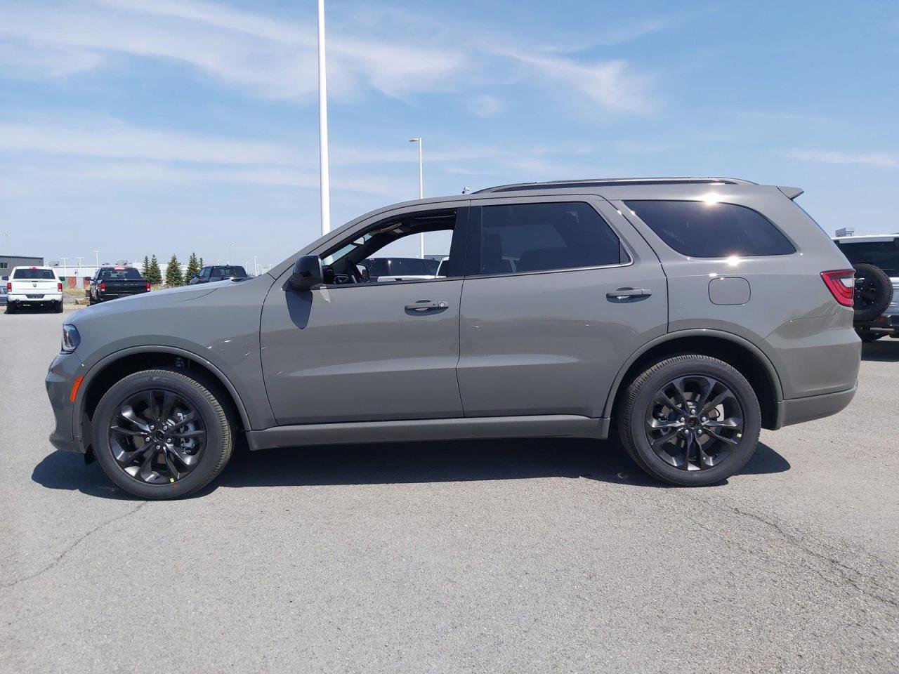 2023 Dodge Durango SXT Photo3