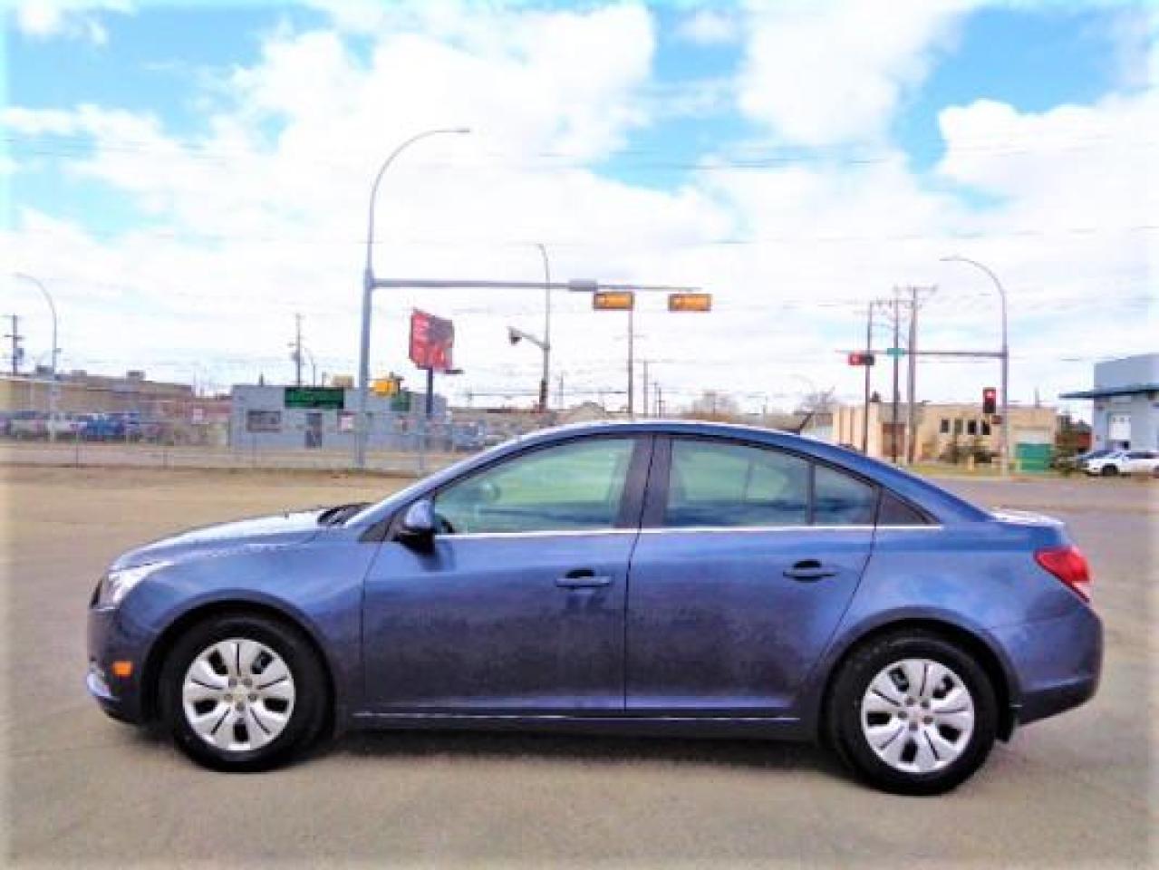 2013 Chevrolet Cruze 4dr Sdn LT Turbo w/1SA Photo2