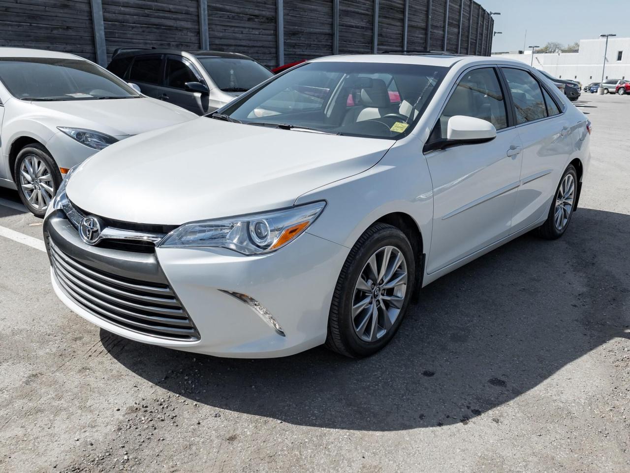 Used 2017 Toyota Camry XLE  Navigation / Leather / Heated Seats / Sunroof for sale in Toronto, ON