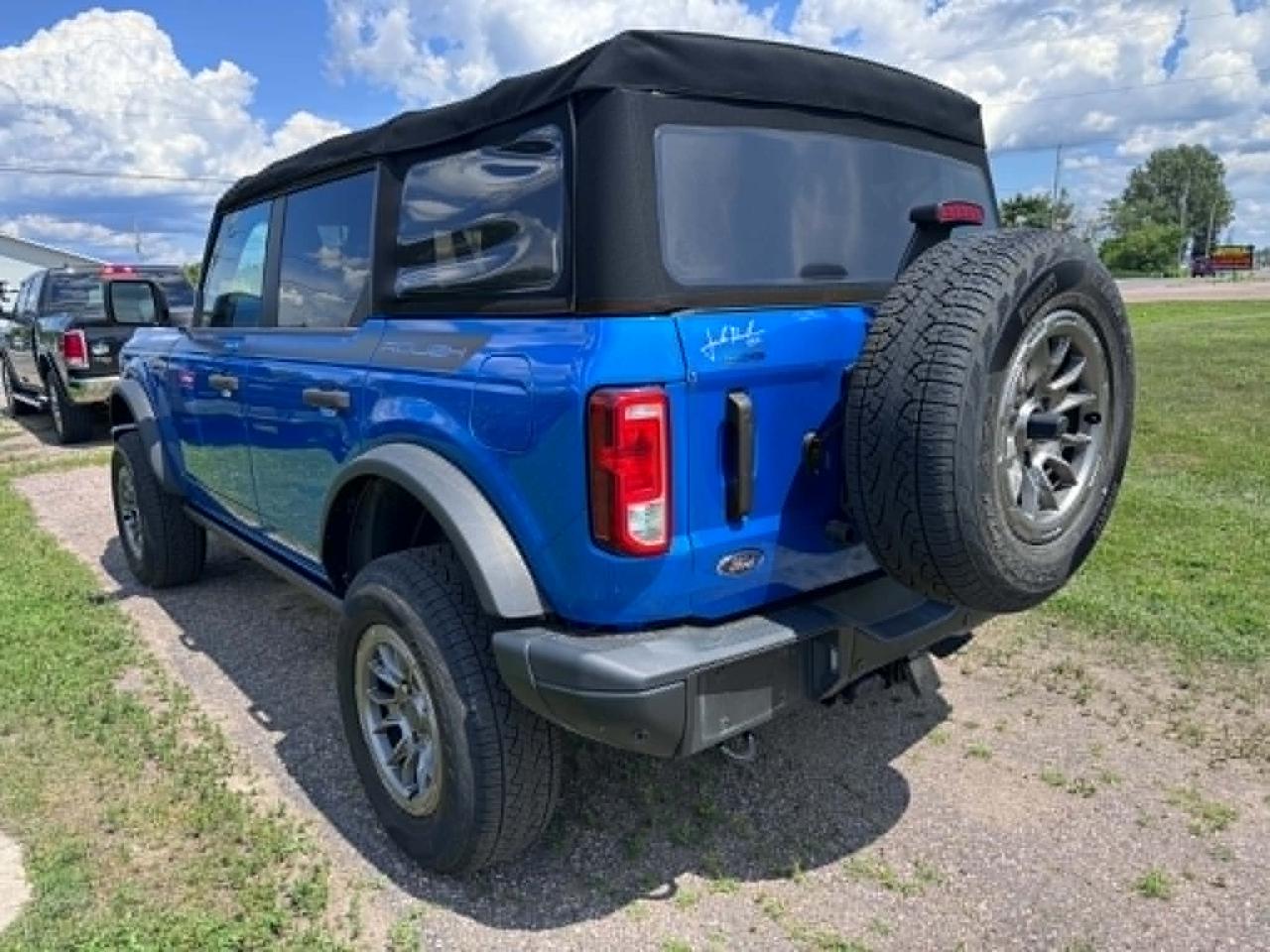 2022 Ford Bronco Black Diamond Photo1
