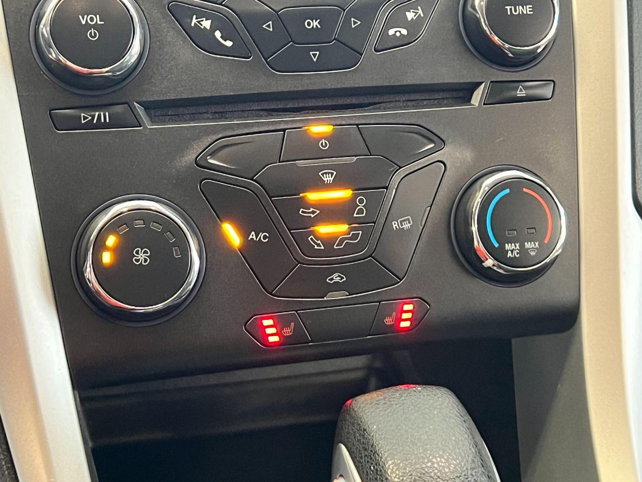 2016 Ford Fusion SE+Camera+Heated Seats+Remote Start+CLEAN CARFAX - Photo #32