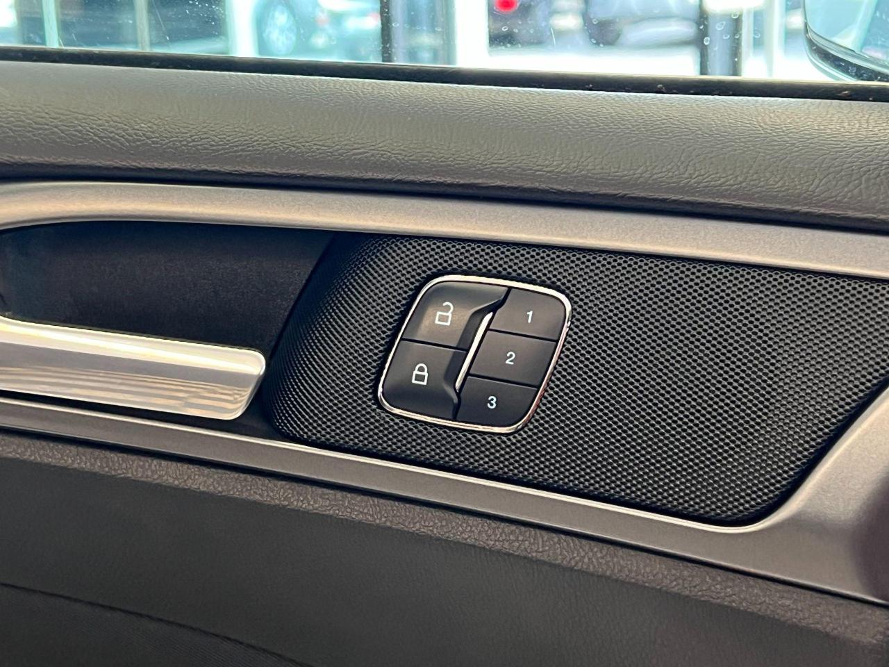 2016 Ford Fusion SE+Camera+Heated Seats+Remote Start+CLEAN CARFAX - Photo #47