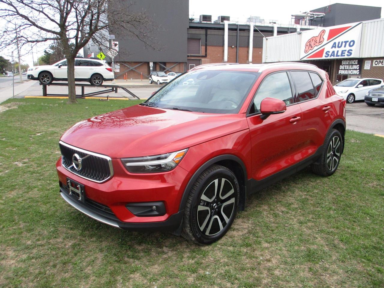 Used 2020 Volvo XC40 T5 AWD Momentum ~ PANO ROOF ~ NAVIGATION ~ CARPLAY for sale in Toronto, ON