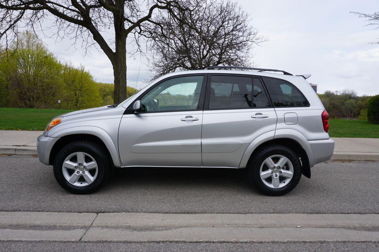 2005 Toyota RAV4 1 OWNER / NO ACCIDENTS / 5SPD/ LEATHER/ NEW CLUTCH - Photo #2