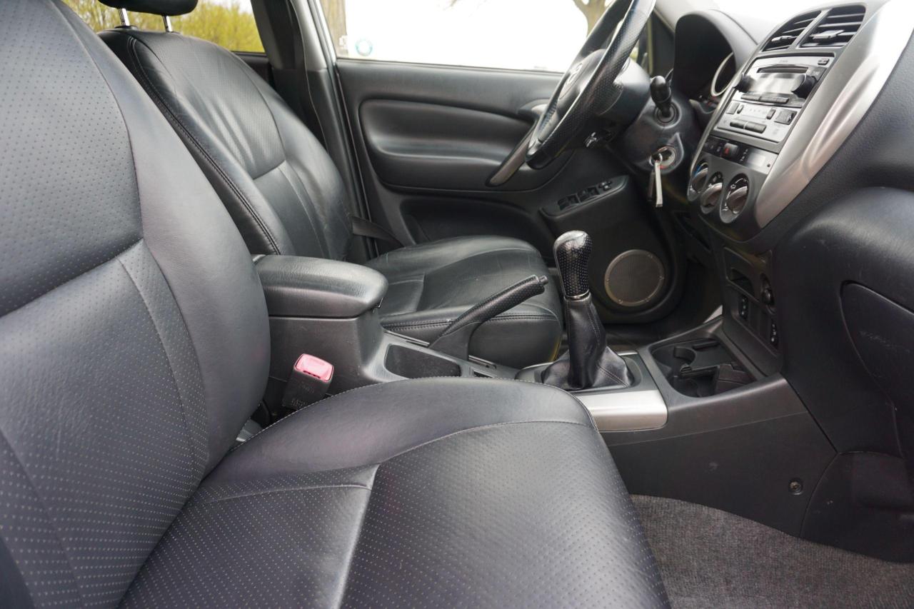 2005 Toyota RAV4 1 OWNER / NO ACCIDENTS / 5SPD/ LEATHER/ NEW CLUTCH - Photo #16