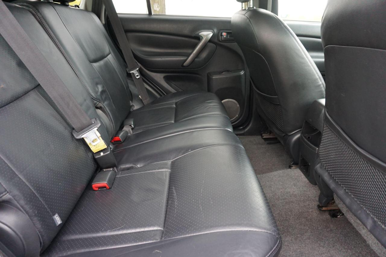 2005 Toyota RAV4 1 OWNER / NO ACCIDENTS / 5SPD/ LEATHER/ NEW CLUTCH - Photo #15